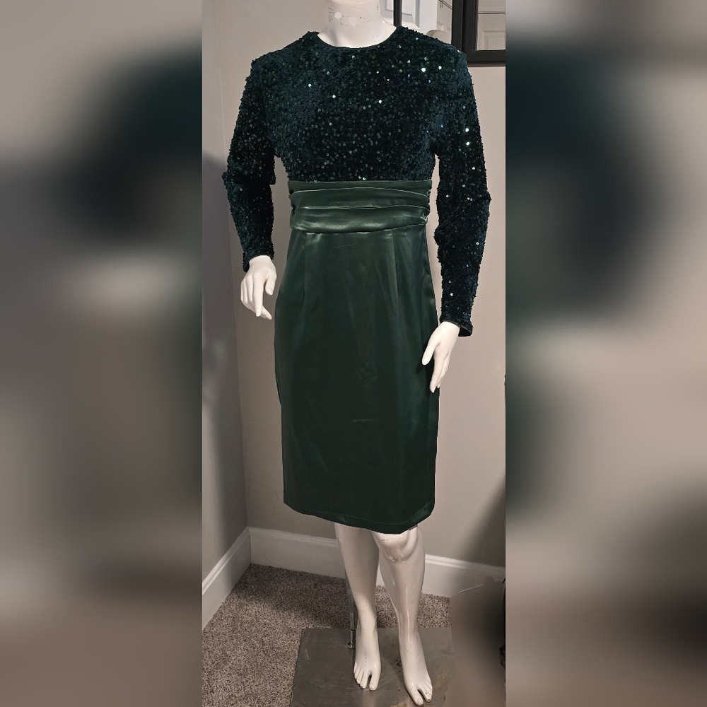 Formal Dress Green Sequin Top Women's Medium Long Sleeved Faux Satin Bottom Zip